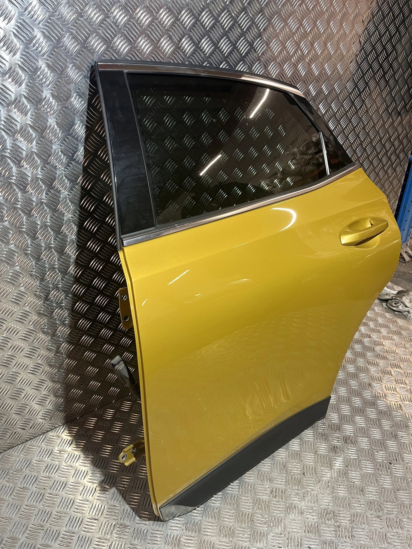 LEFT REAR DOOR KIA XCEED 19- YQM YQ