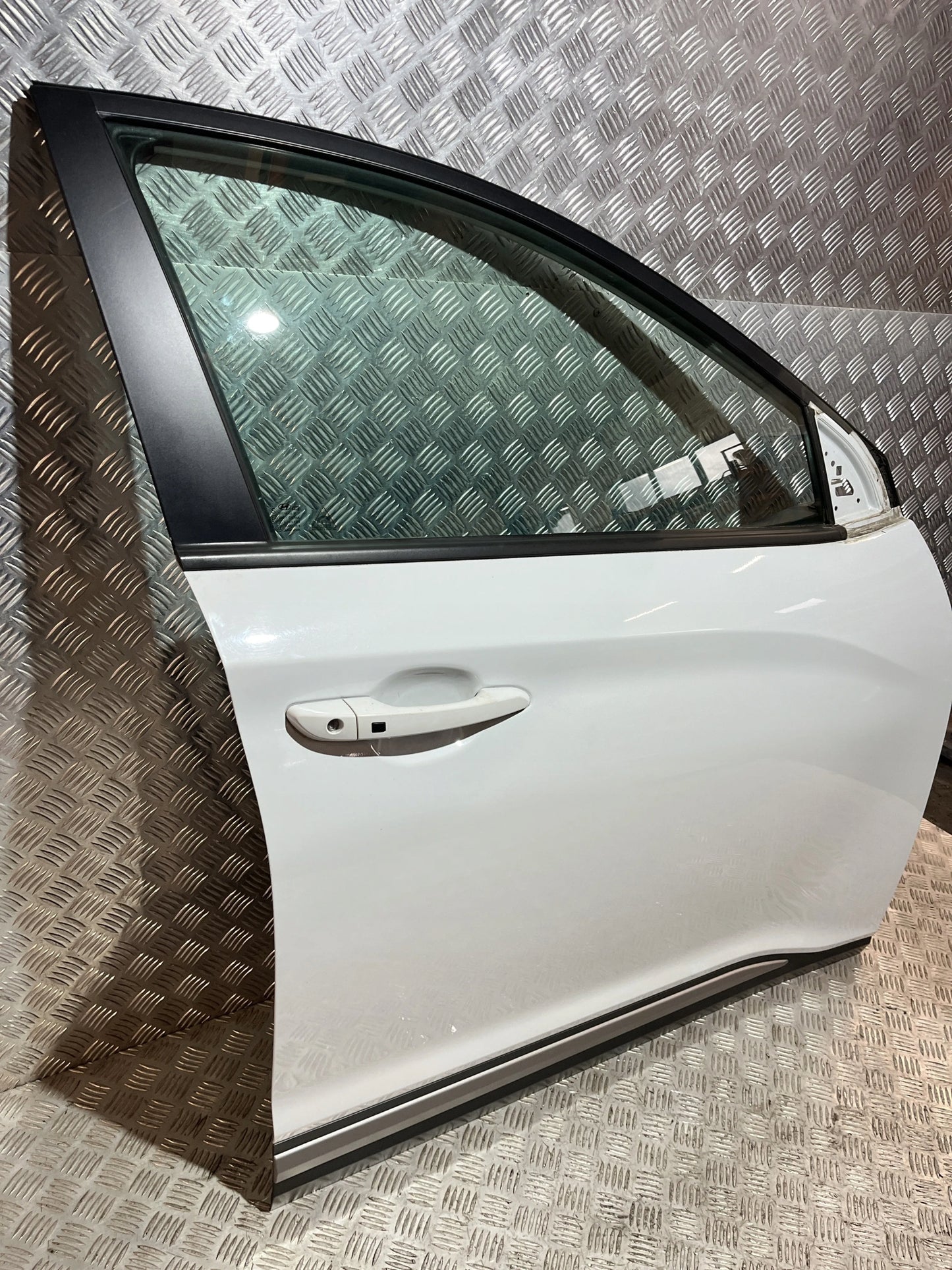 RIGHT FRONT DOOR HYUNDAI KONA 17- P6W