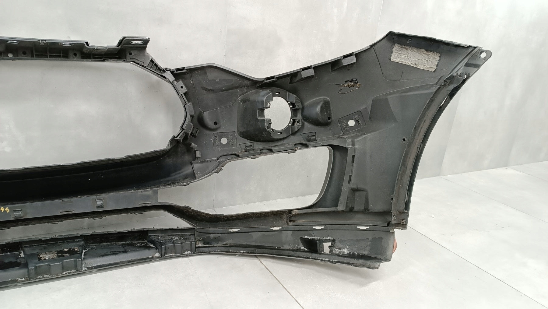 Front bumper MASERATI LEVANTE 16-24