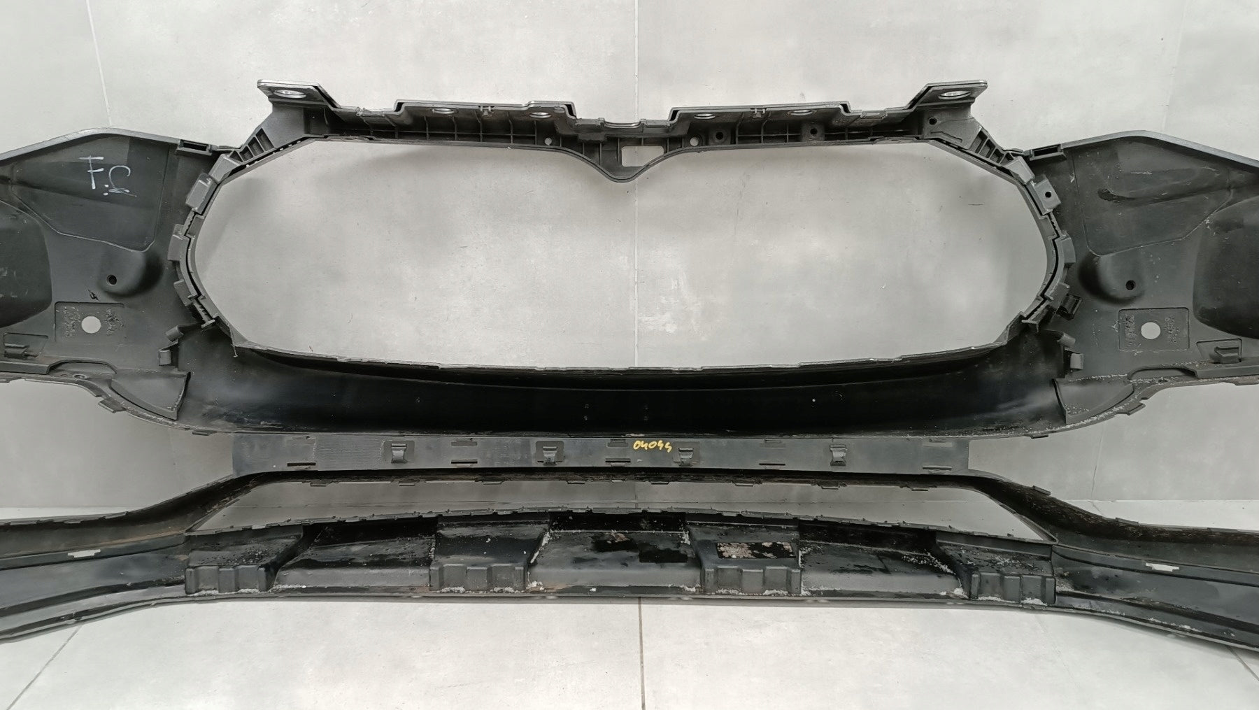 Front bumper MASERATI LEVANTE 16-24