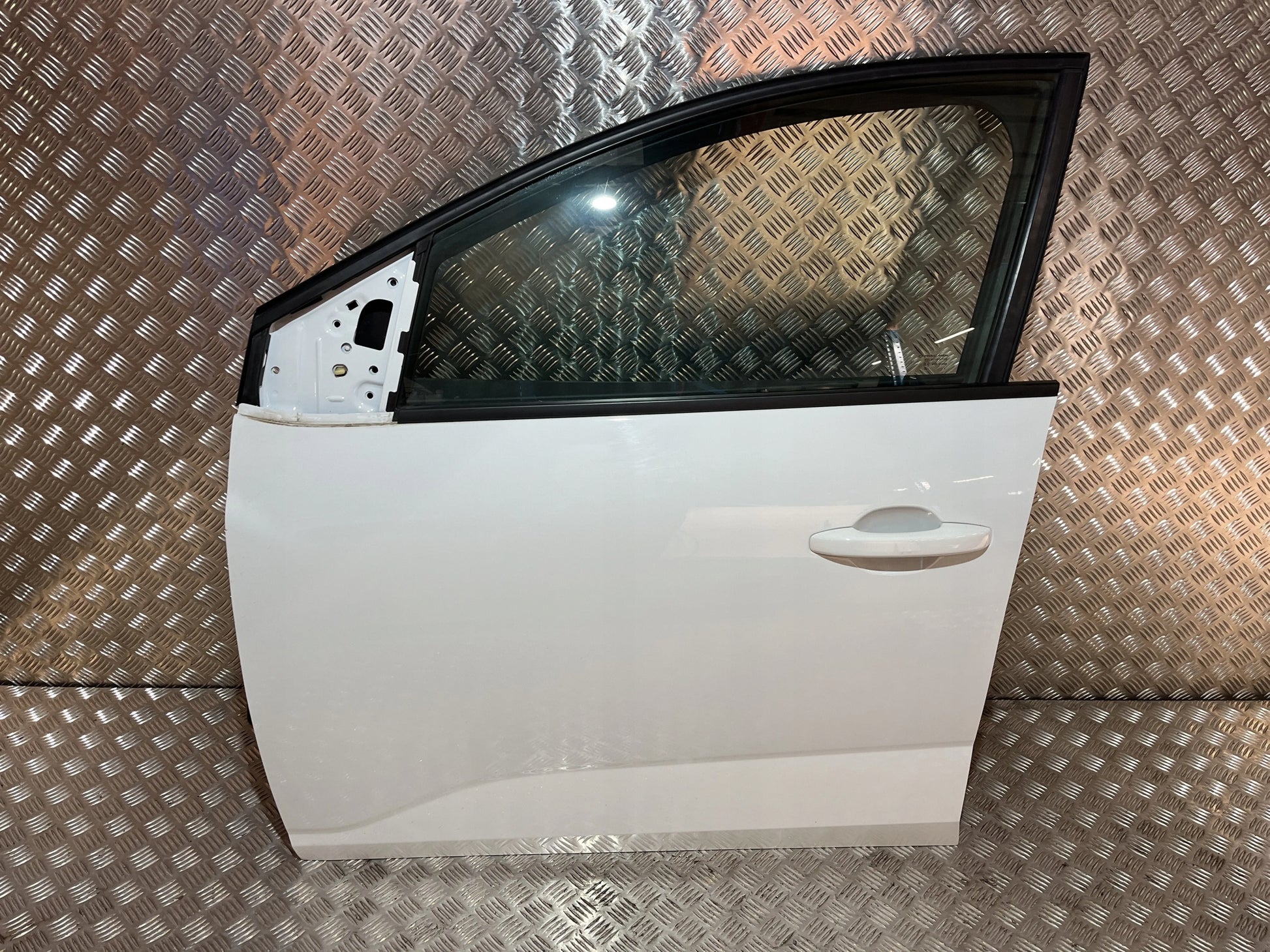 LEFT FRONT DOOR DACIA SANDERO III 21- OV369