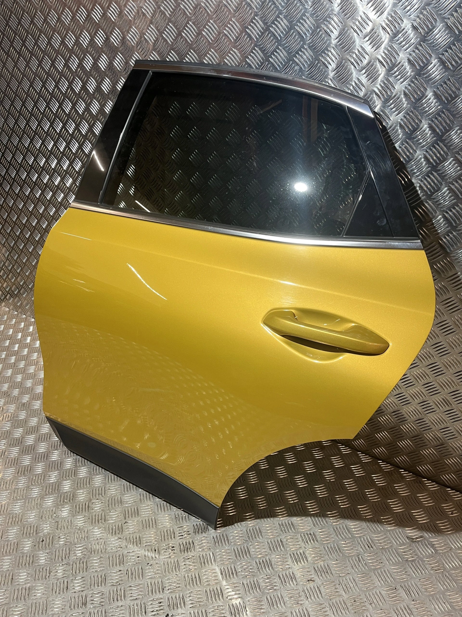 LEFT REAR DOOR KIA XCEED 19- YQM YQ