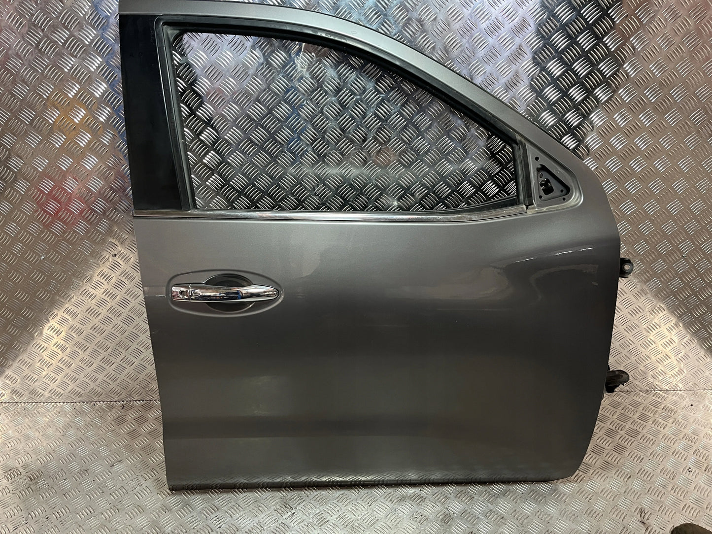 FRONT RIGHT DOOR NISSAN NAVARA NP300 D23 15- K51