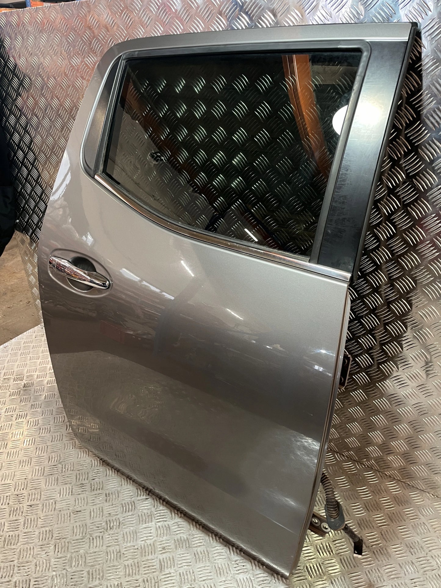 RIGHT REAR DOOR NISSAN NAVARA NP300 D23 15- K51