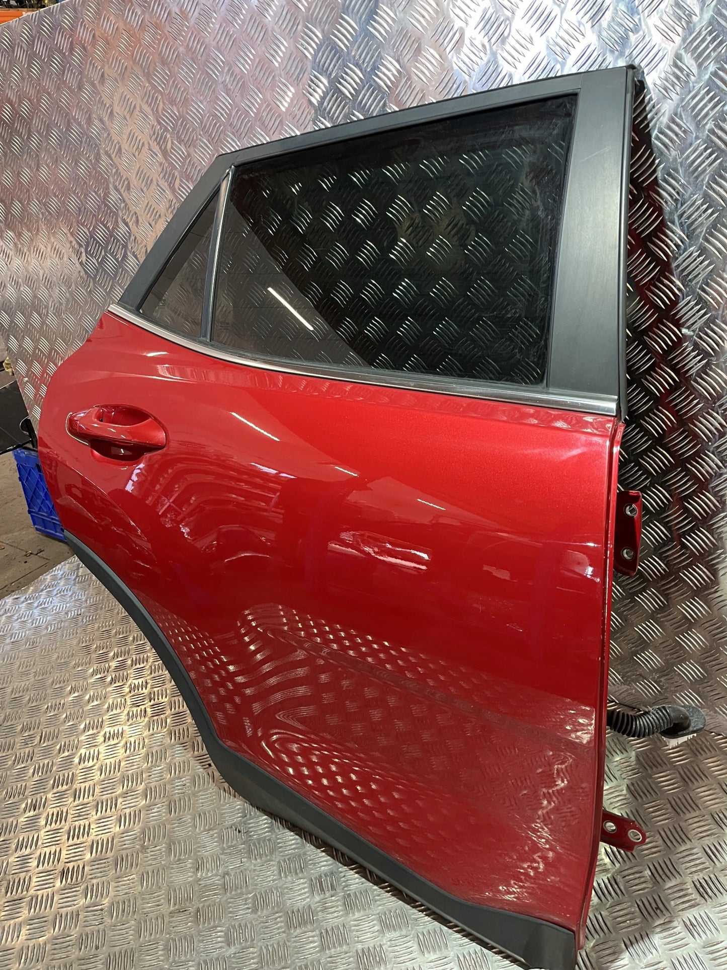 REAR RIGHT DOOR FOR KIA STONIC 17- USED