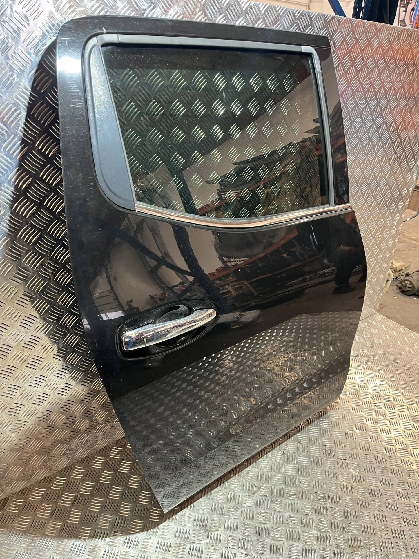 REAR RIGHT DOOR NISSAN NAVARA NP300 D23 15- GN0