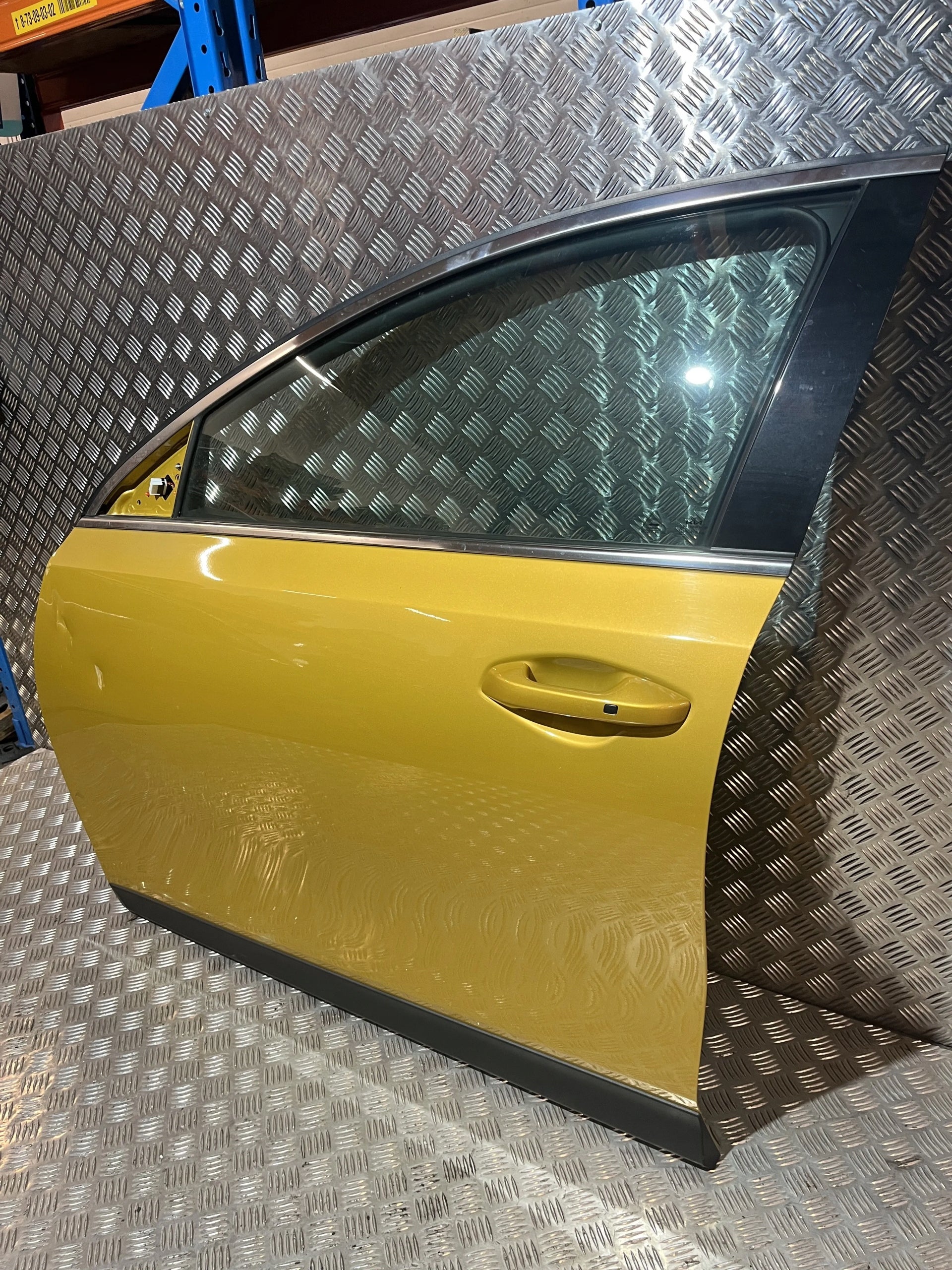 FRONT LEFT DOOR KIA XCEED 19- YQM YQ