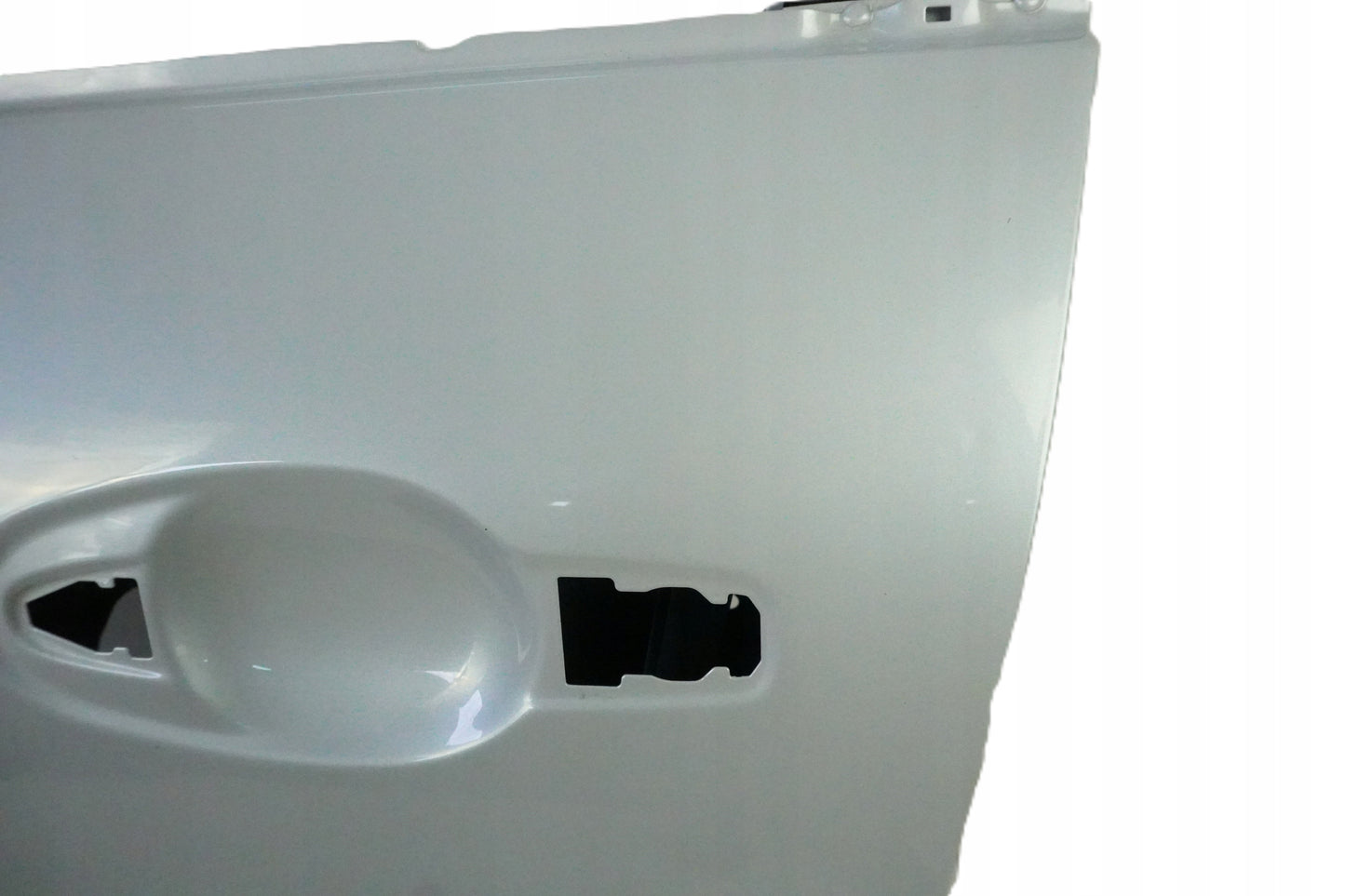 KOLEOS II 2-DOOR LEFT FRONT DOOR PEARL WHITE TEQNC INITIALE