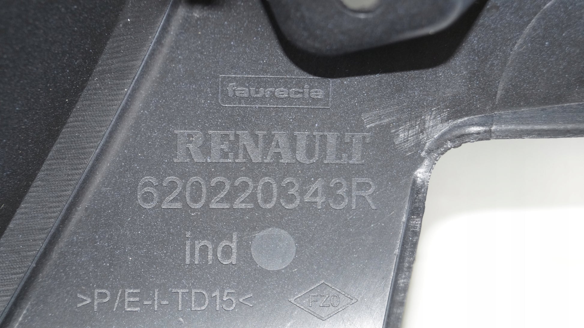 RENAULT KADJAR 15-18 FACTORY NEW FRONT BUMPER FRONT 4 PDC OE ORIGINAL