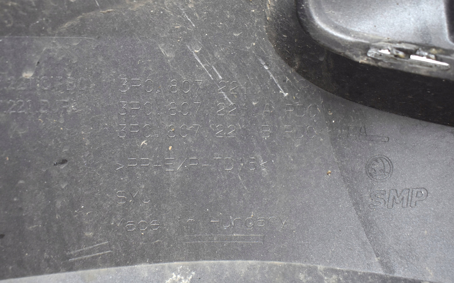 SKODA SUPERB IV 3P 3P3 FRONT BUMPER ORIGINAL + GRILL