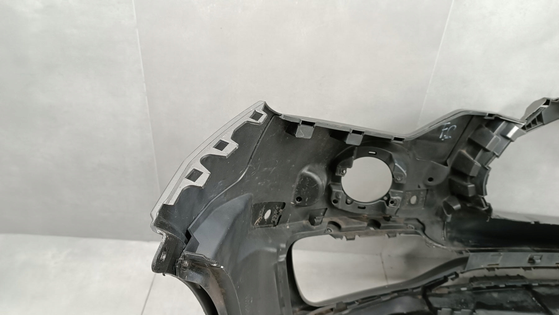 Front bumper MASERATI LEVANTE 16-24