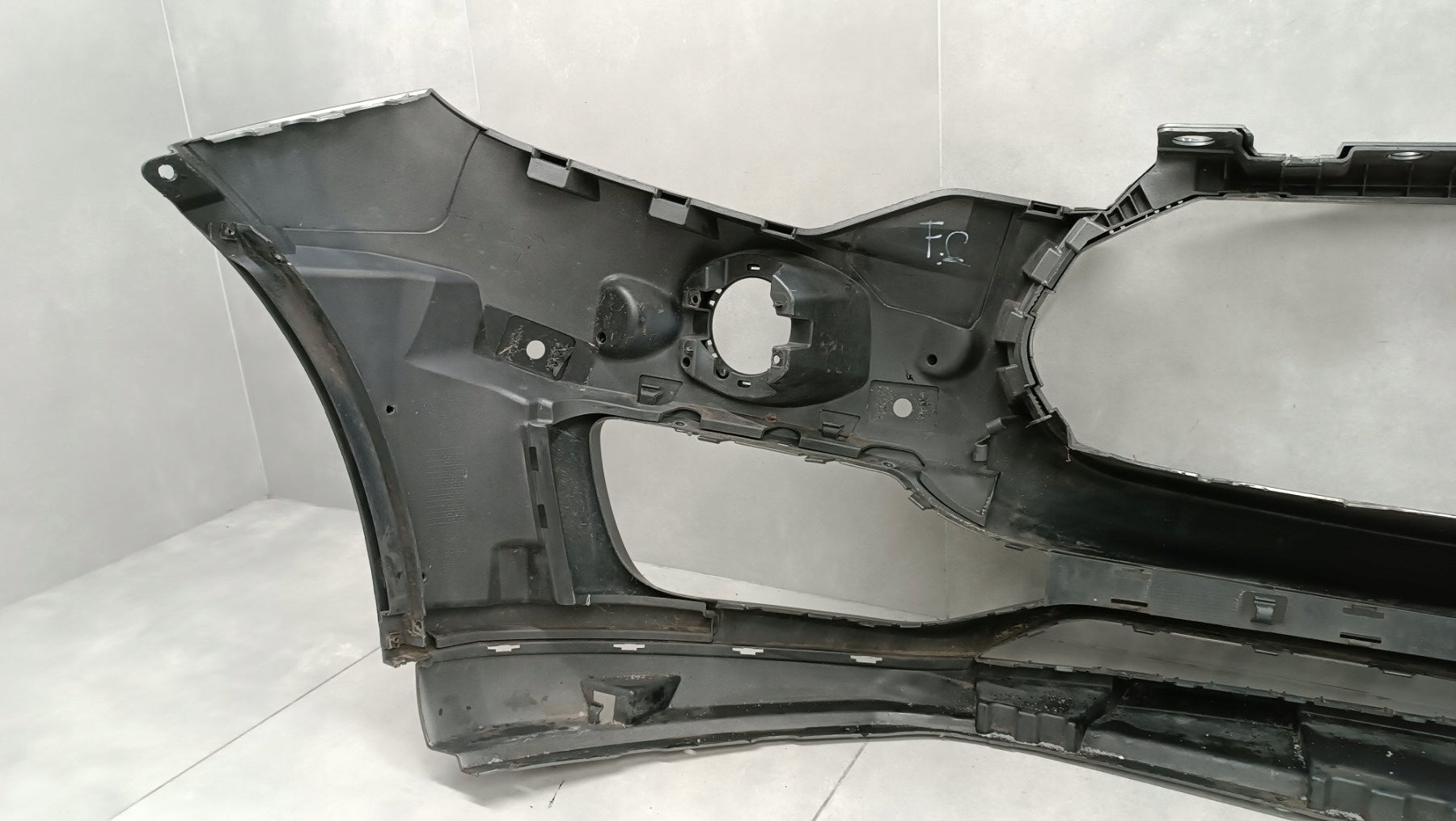 Front bumper MASERATI LEVANTE 16-24