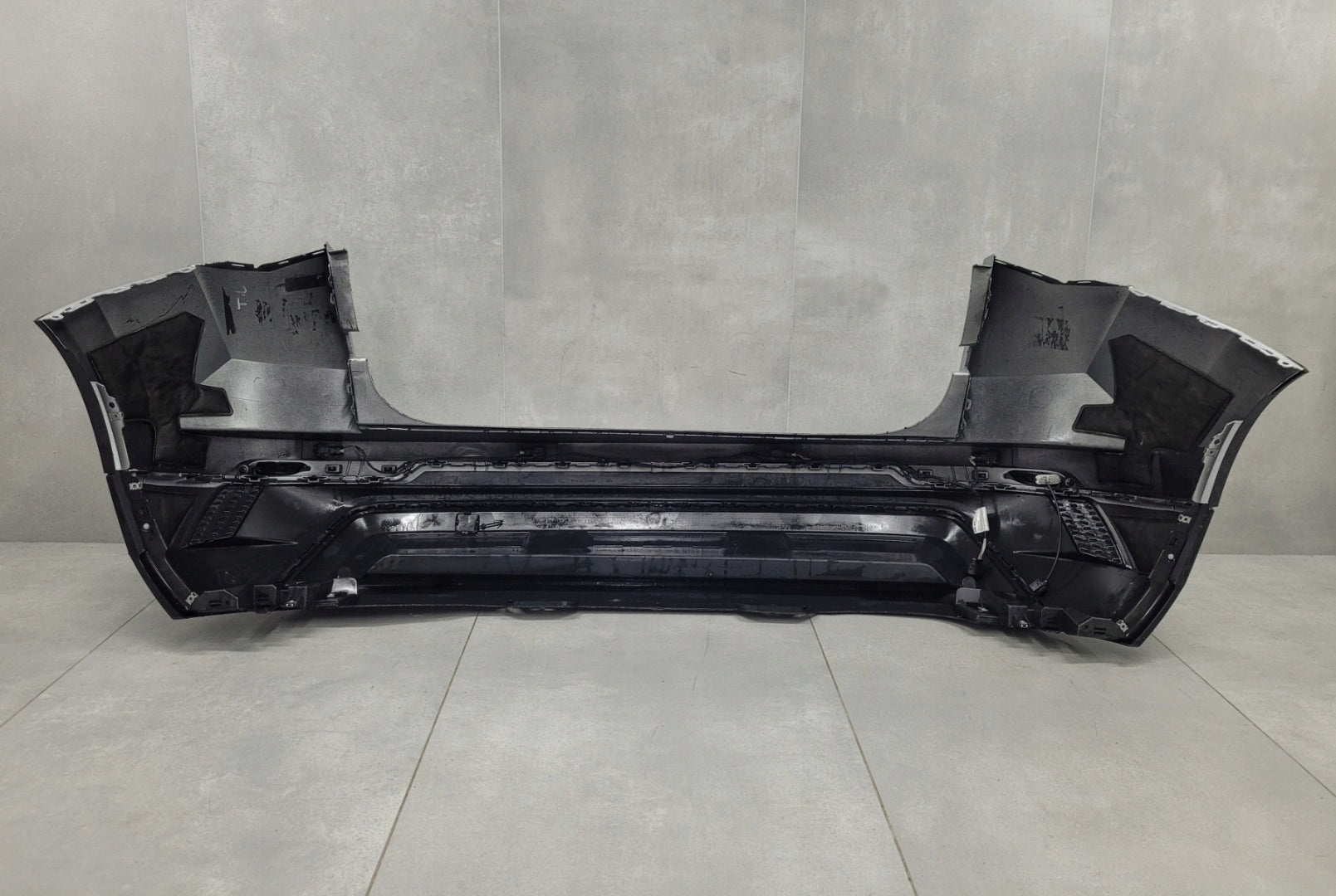 Skoda Karoq Rear Bumper 57A Facelift 21- (4 PDC + Wiring Harness)